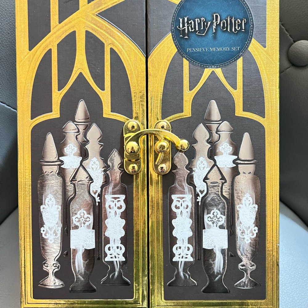Harry Potter Exclusive Warner Bros Limited-Edition Pensieve Memory Set
